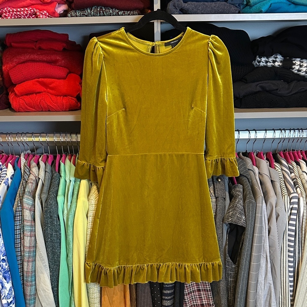 Forever 21 chartreuse 3/4 sleeve back zipper/button closure dress size S